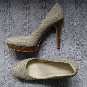 Worn one time, Platform pumps